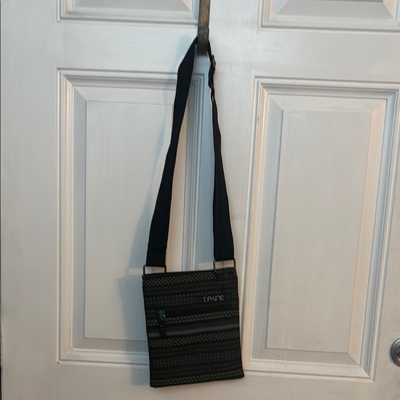 Dakine Black and Blue Messenger Bag for Everyday Use - Picture 3 of 5